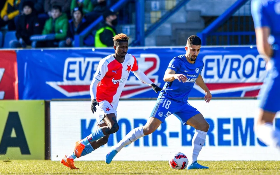 Dlouhé oslabení a ubojované vítězství. Slovan po vlastní brance Olayinky porazil Slavii