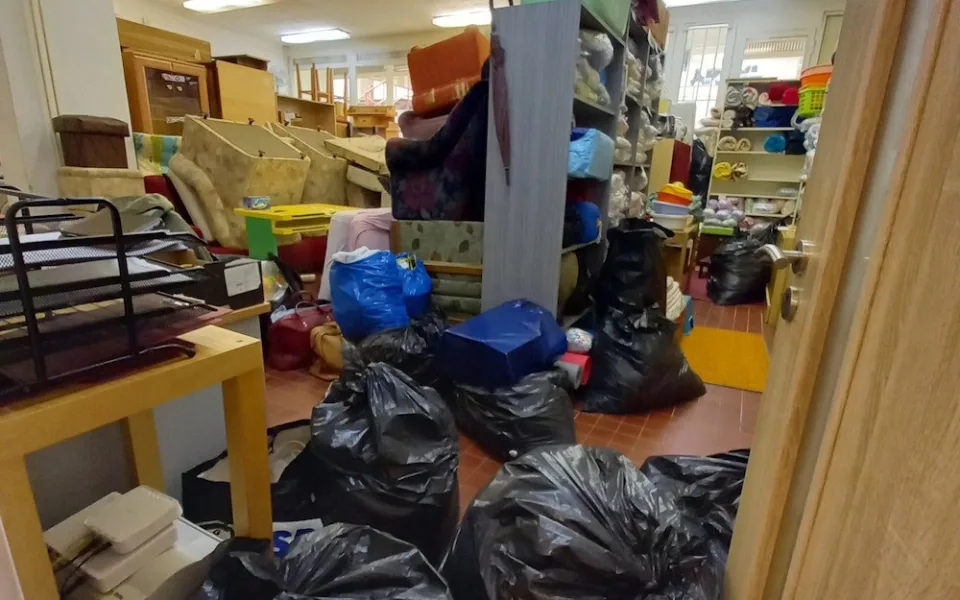Výzvu nábytkové banky v Liberci dárci vyslyšeli, přivezli matrace i postele