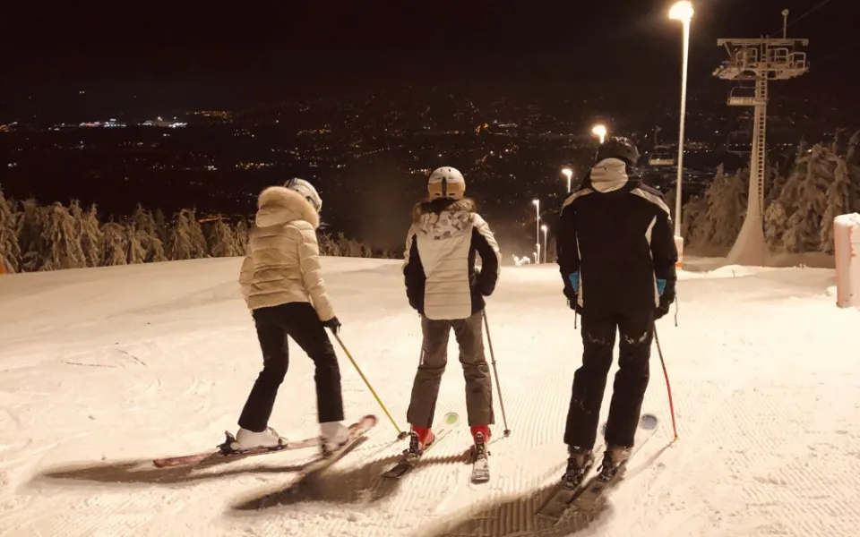 Večerní lyžování na Ještědu přilákalo mnoho návštěvníků