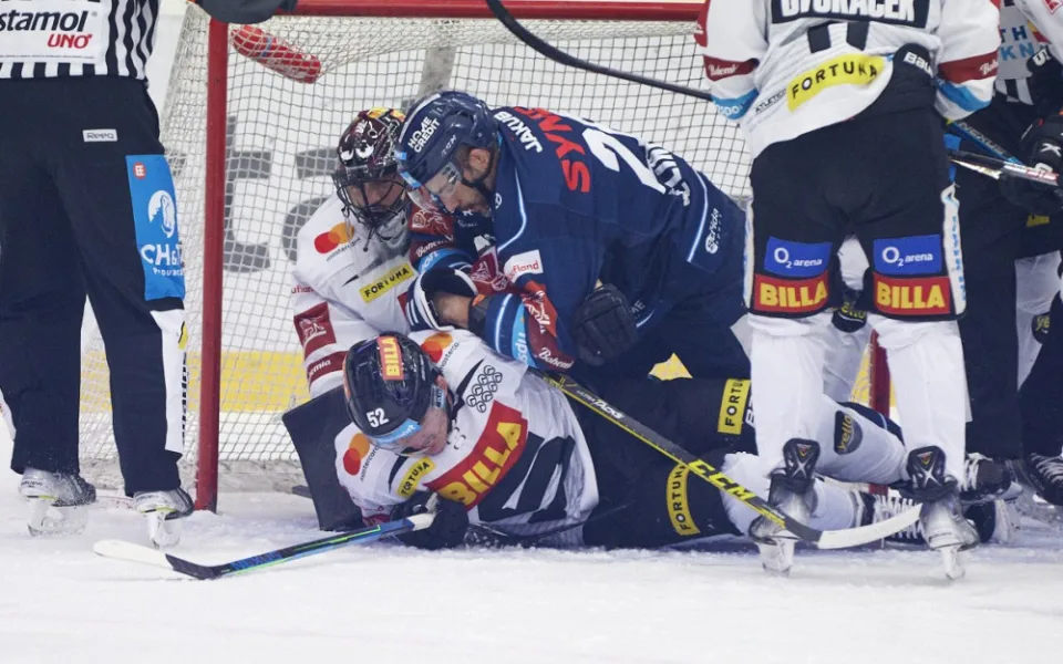 Tygři odmítli konec sezony. Spartu porazili 4:2 a sérii vrací do Prahy