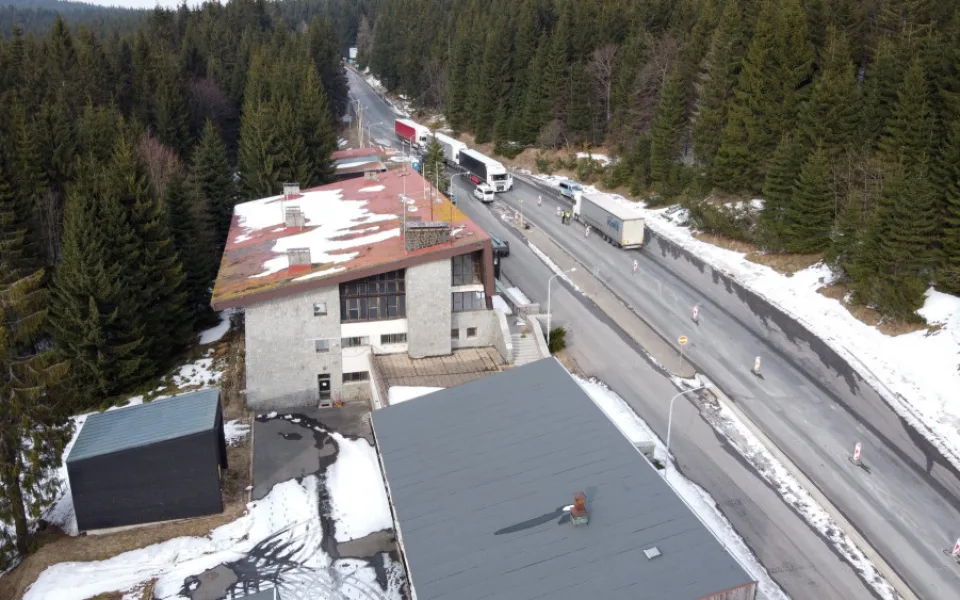 Harrachov se pokusí prodat areál bývalé celnice. Nejlepší by místo ní byl hotel, říká starosta