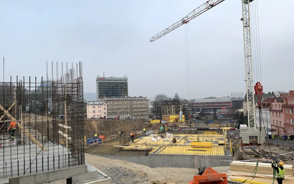 Na Perštýně roste pět set bytů. První stovku už si lidé rezervovali, hotové budou až za rok