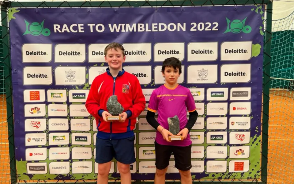 Race to Wimbledon pro tenisové naděje pokračuje. Jsou známi vítězové mezi mladšími žáky