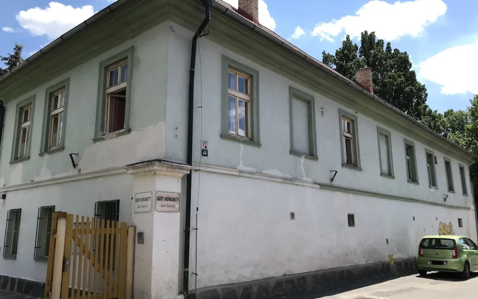 Současný azylový dům nevyhovuje moderním standardům.
