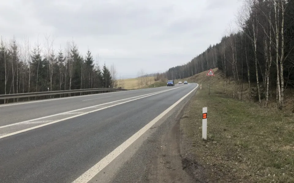 Silnice I/13 u Bílého Kostela bude mít nové oplocení a most. Střety se zvěří jsou tam časté