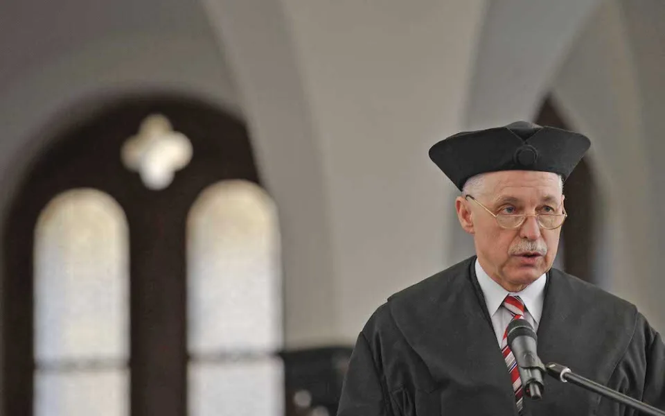 Smutek na univerzitě. Zemřel emeritní rektor Vojtěch Konopa
