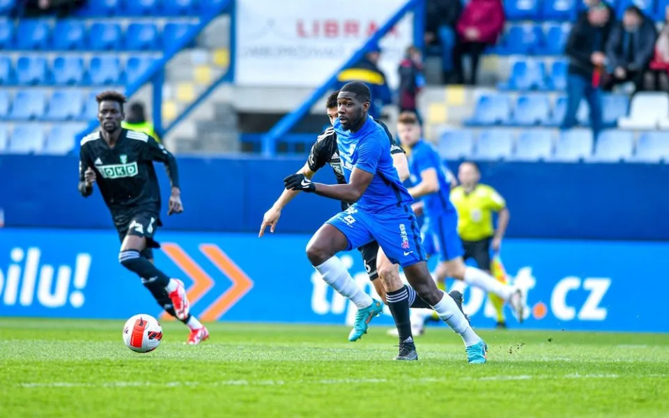 Slovan v posledním domácím utkání základní části porazil Karvinou 2:1