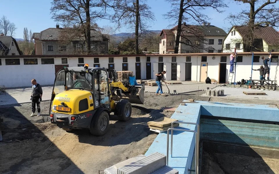Zrekonstruované koupaliště v Chrastavě otevře v červnu. Voda by měla být kvalitnější