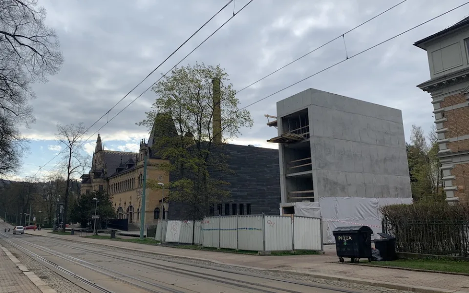 Na Masarykově třídě roste moderní penzion. Špičková architektura, chválí městský architekt