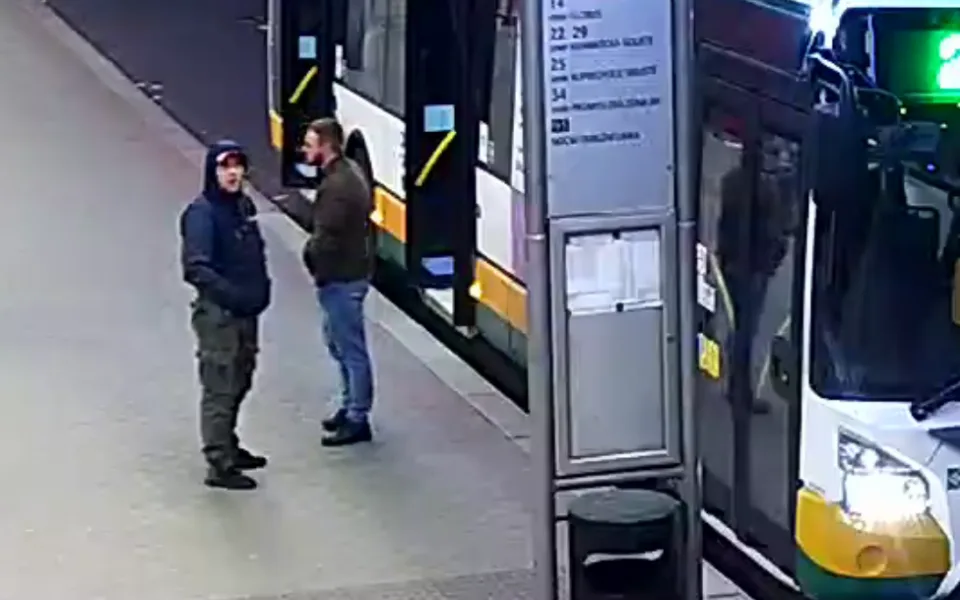Liberečtí policisté pátrají po totožnosti svědků z Fügnerky. Poznáváte je?