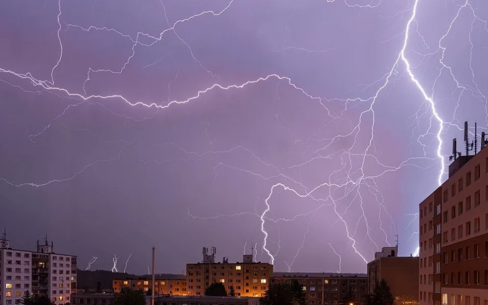 Na Česko se ženou bouřky. V Libereckém kraji budou nejsilnější