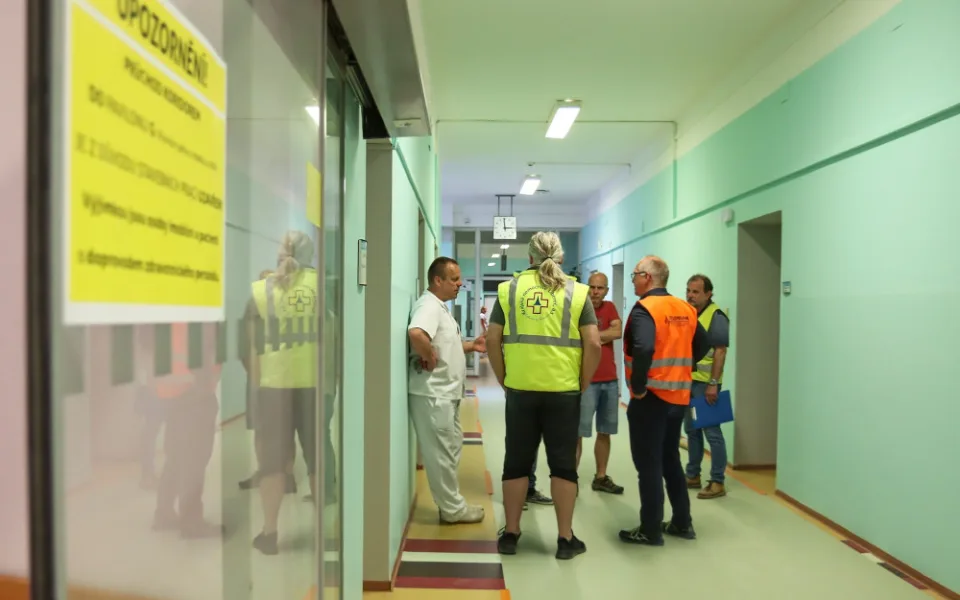 Liberecká nemocnice dočasně uzavře sedm operačních sálů. Při rekonstrukci se objevily problémy