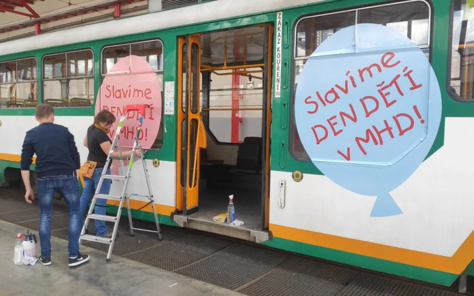 Na Den dětí jezdí Sladká balonková tramvaj. Na malé cestující čeká překvapení