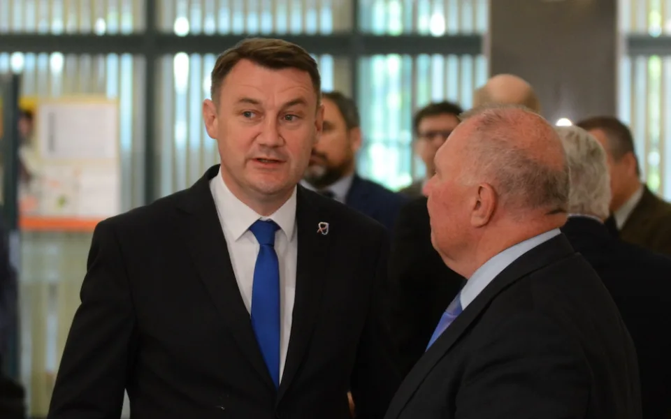 Znovu od začátku. Soud v kauze, kde je obžalován i hejtman Půta, začal čtením obžaloby