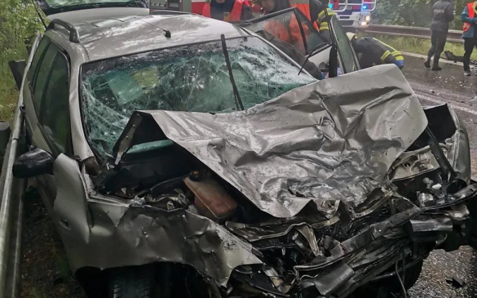 V Brništi na Českolipsku se srazil náklaďák s osobním autem. Řidičku museli vyprošťovat hasiči