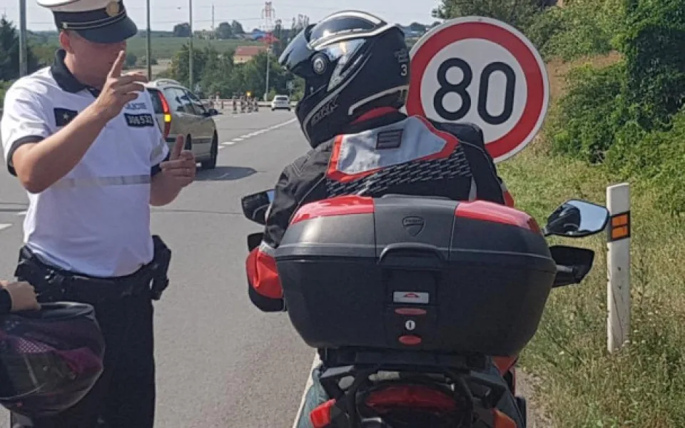 Víkendové počasí vylákalo na silnice motorkáře. Policisté se zaměřili na kontrolu dodržování předpisů