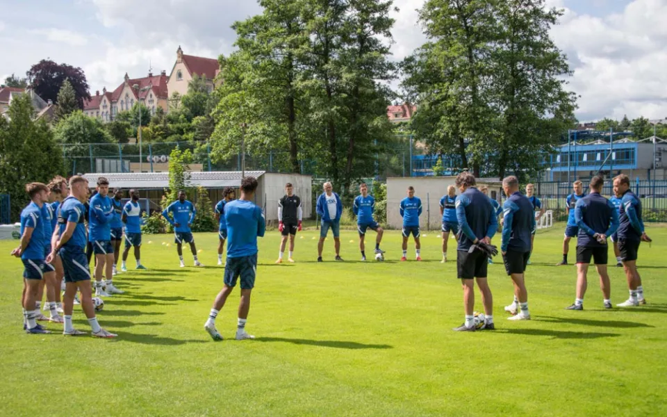 Bez Knoblocha a Havelky, s posilou ze Sparty. Slovan zahájil přípravu