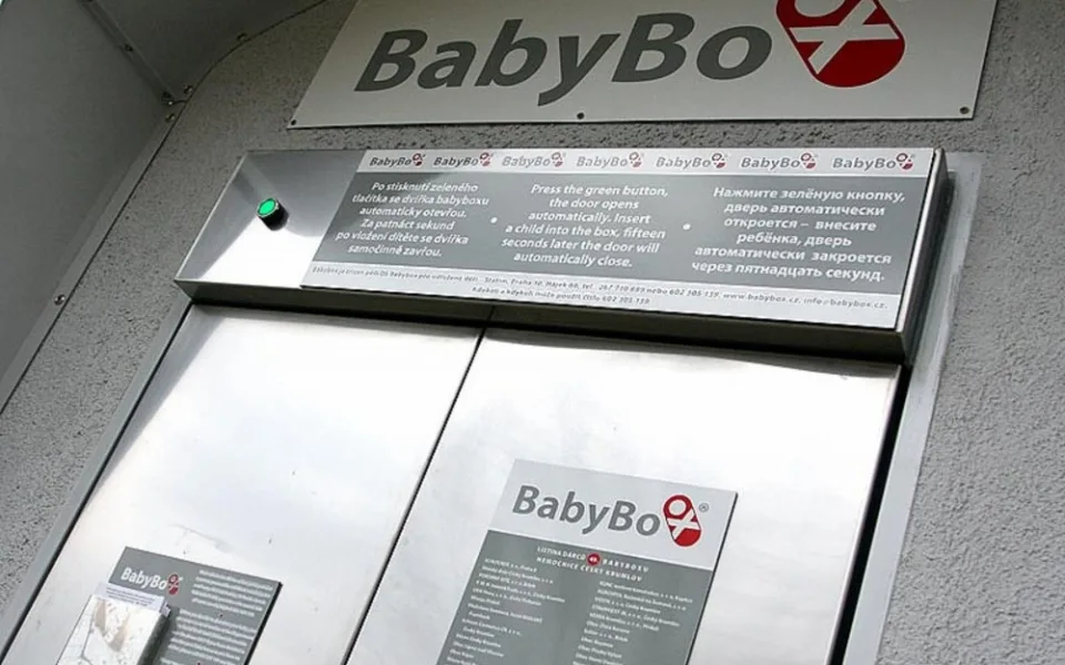 V babyboxu v nemocnici v Jablonci někdo odložil holčičku. Dostala jméno Karolína