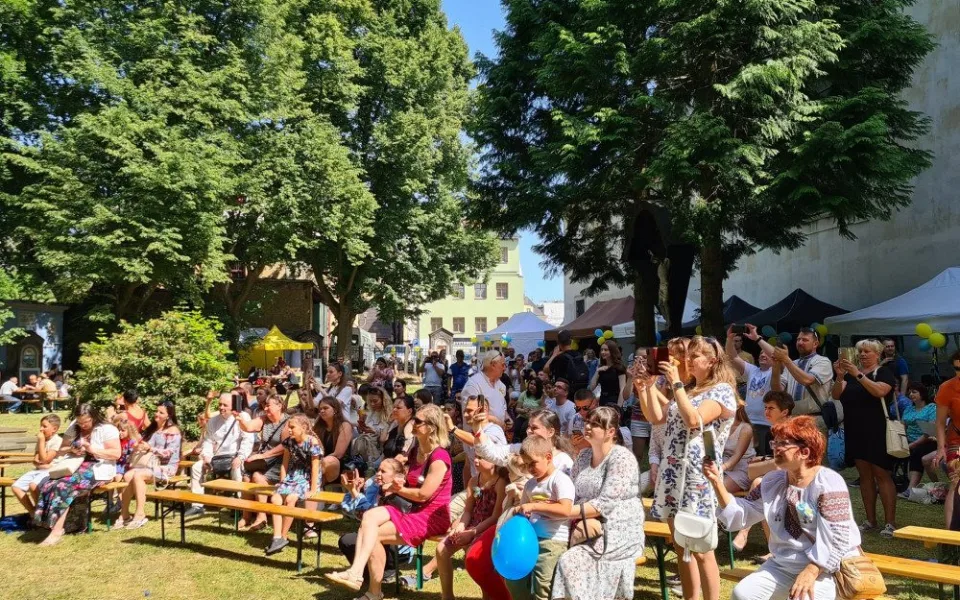 Ukrajinci děkovali v Liberci Čechům, na Ukrajinu díky nim poslali 80 tun pomoci