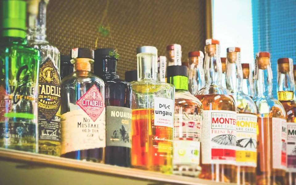 Závislosti nás loni stály miliardy, nejčastěji se léčí dospělí i dětští alkoholici