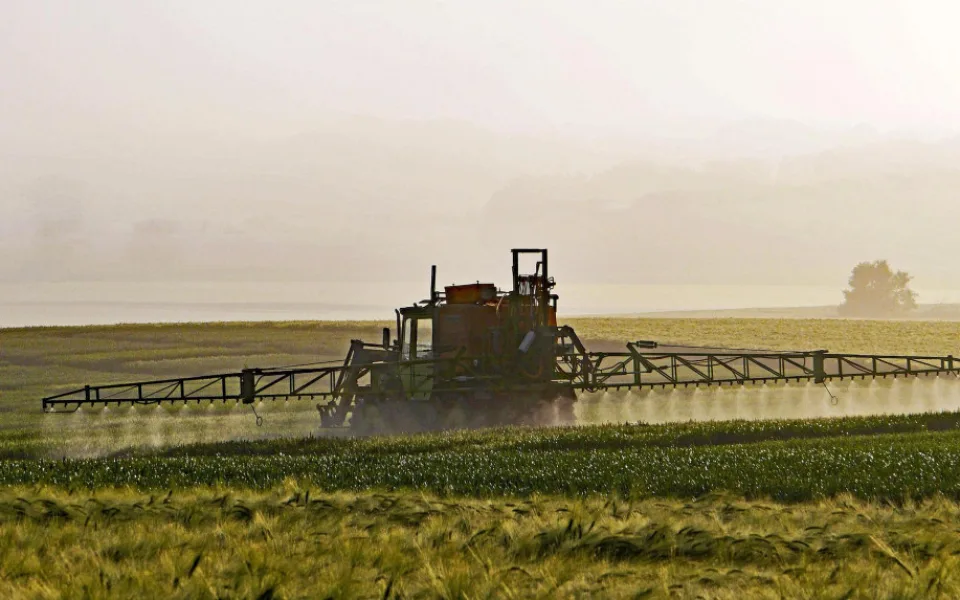 Do vývoje pesticidů už firmy nedávají peníze, konkurují jim geneticky modifikované organismy, říká expert