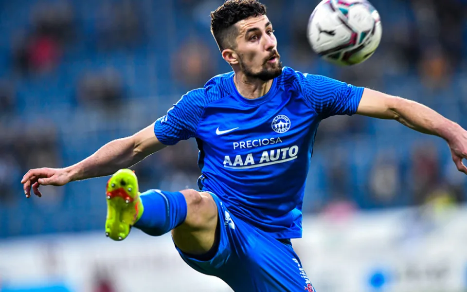 Slovan přichází o Koscelníka, přestupuje do Rapidu Vídeň. Na odchodu je i Tiéhi