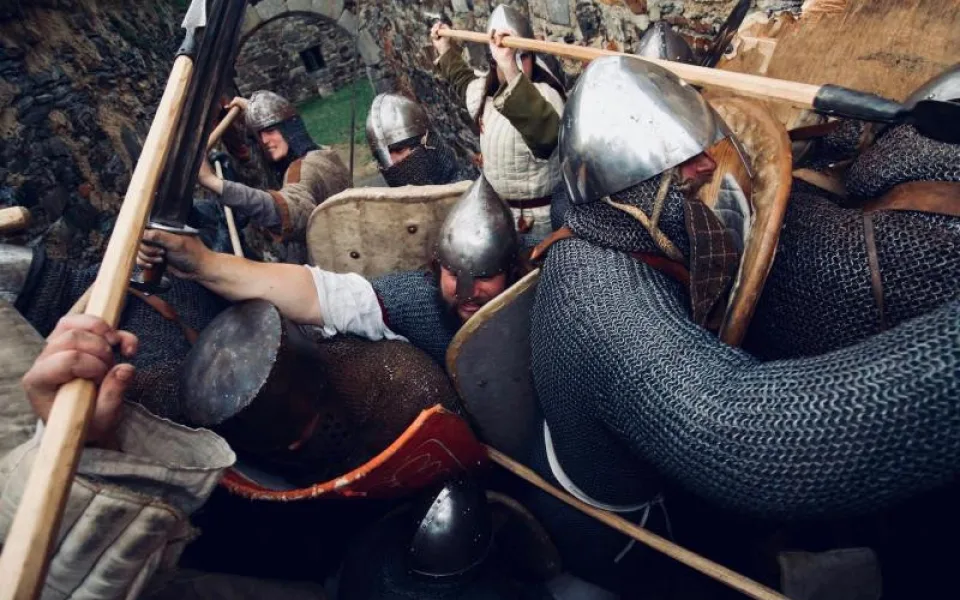 Středověké oblečení, nástroje i bitva. Spolek Curia Vítkov u Chrastavy opět pořádá tradiční Dobývání