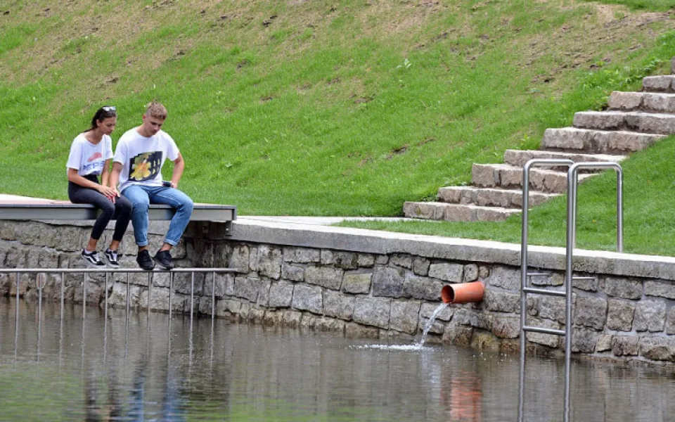Lesák stále není vhodný ke koupaní, na Mácháči se kvalita vody mírně zlepšila