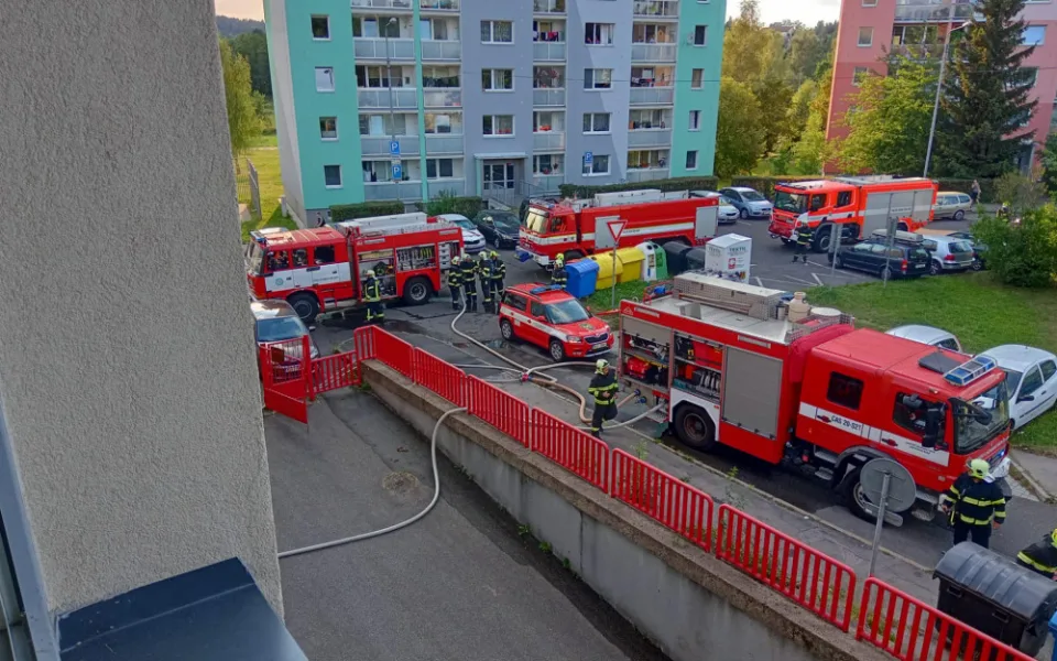 V Jablonci nad Nisou hořel pečovatelský dům pro seniory. Dvě desítky osob byly evakuovány
