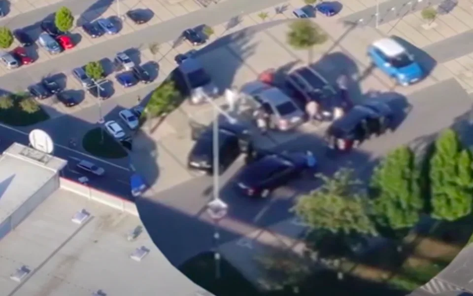 Policisté rozprášili skupinu výrobců a distributorů drog. Zatýkání proběhlo i na parkovišti před obchodním centrem