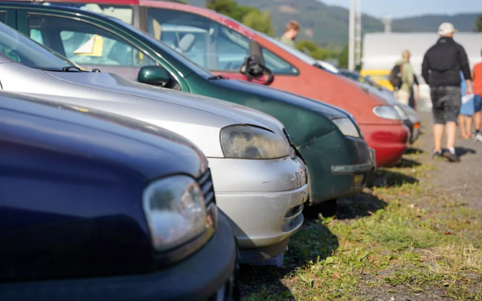 V Liberci dražili prvních patnáct aut, která město nechalo odtáhnout z ulic