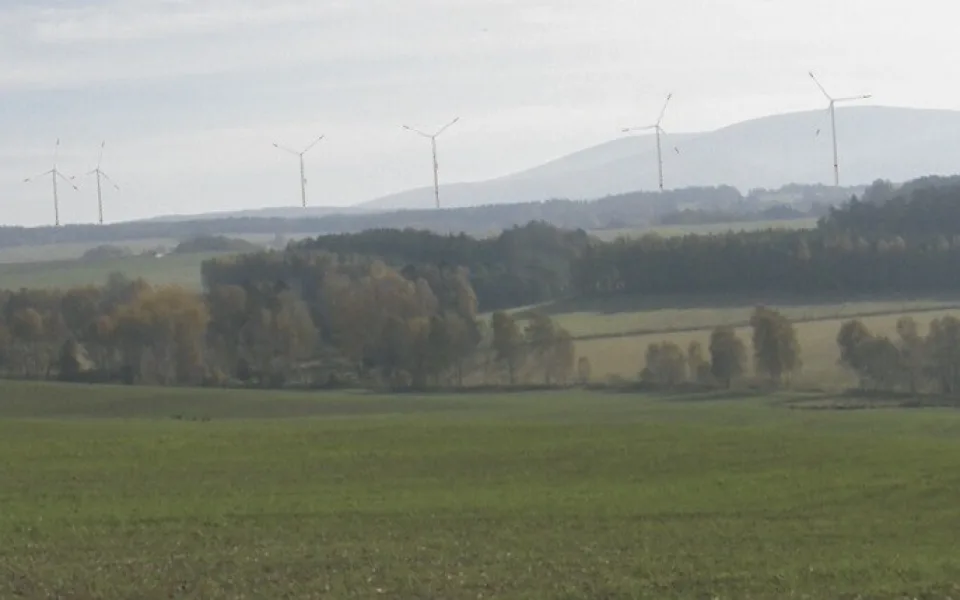 Vizualizace větrného parku. Pohled od Pertoltic směrem k Jizerským horám