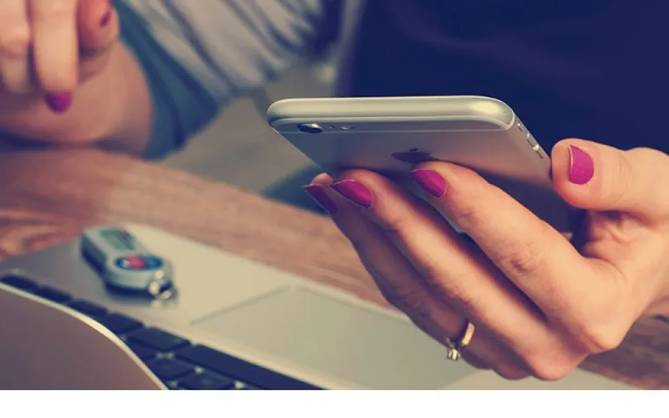Podvodníci se vydávají za exekutory, přes SMS se snaží vylákat peníze i údaje