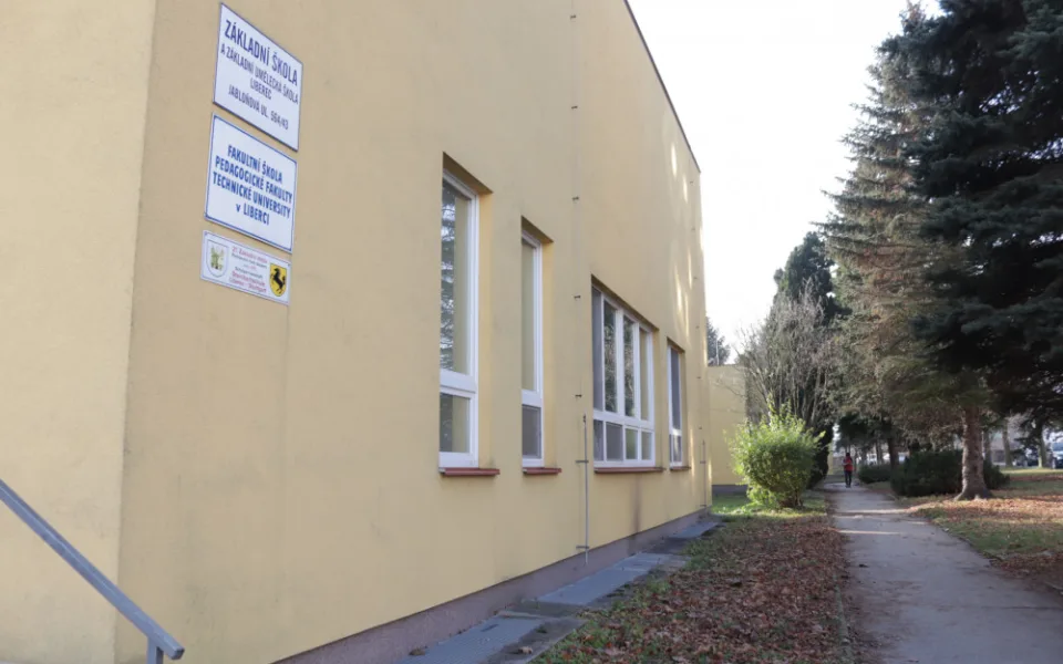 ZŠ a ZUŠ Jabloňová