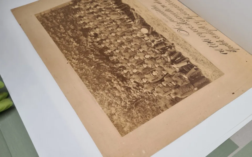 Severočeské muzeum restaurovalo téměř tisíc historických snímků. Fotografie zachycují libereckou architekturu i druhou světovou válku