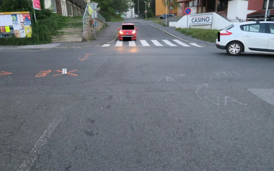 Řidič v Jablonci nad Nisou srazil cyklistu, od nehody ujel. Policie hledá svědky nehody