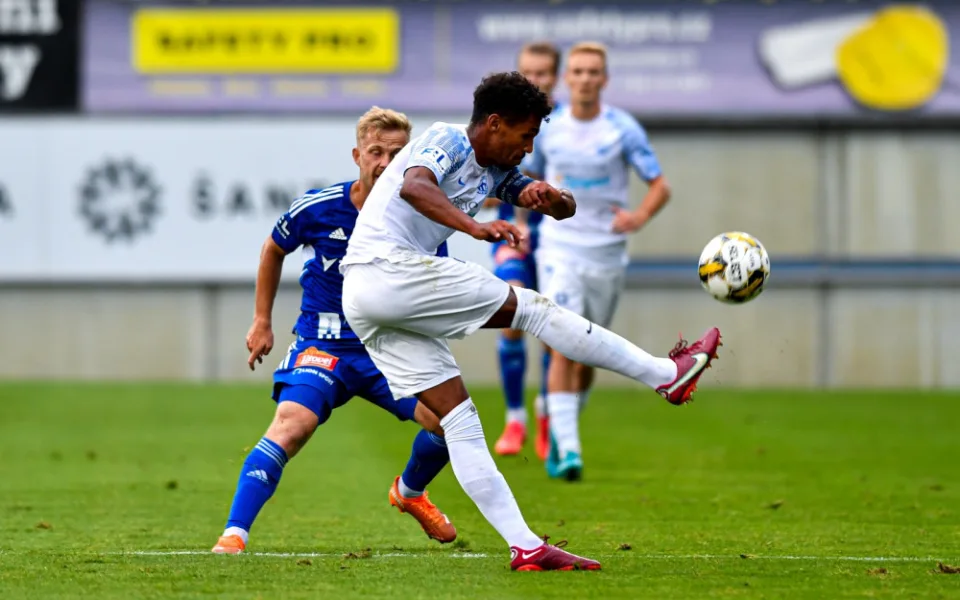 Slovan v Olomouci dokázal srovnat, po vyloučení Talovjerova se musel bránit