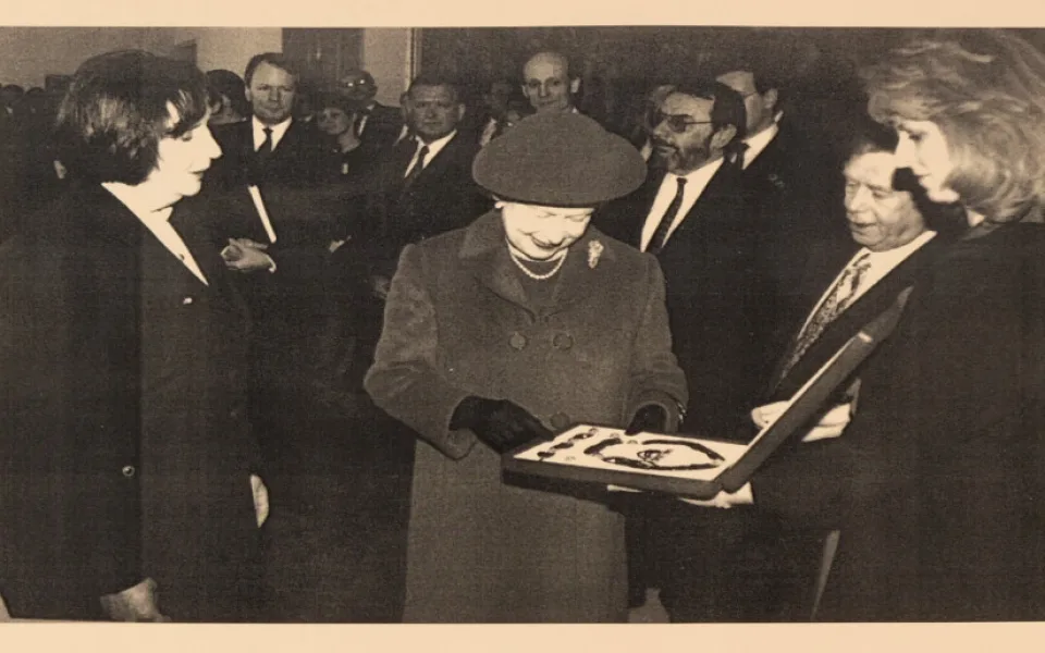 Muzeum v Turnově vystavuje kopii šperků, které dostala královna Alžběta II. při návštěvě v Brně
