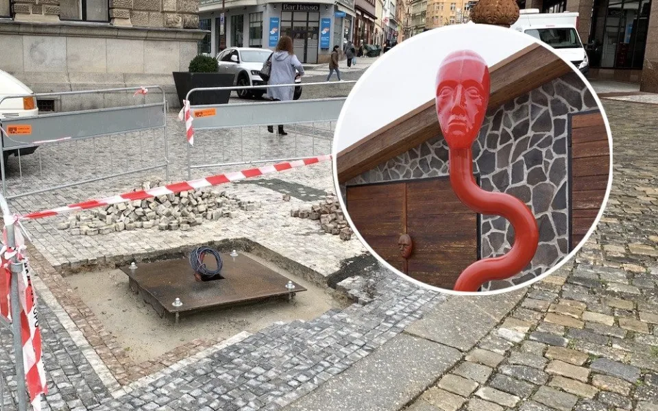 Nové umělecké dílo u radnice. Trabant odjel, nahradí ho Pan Červený