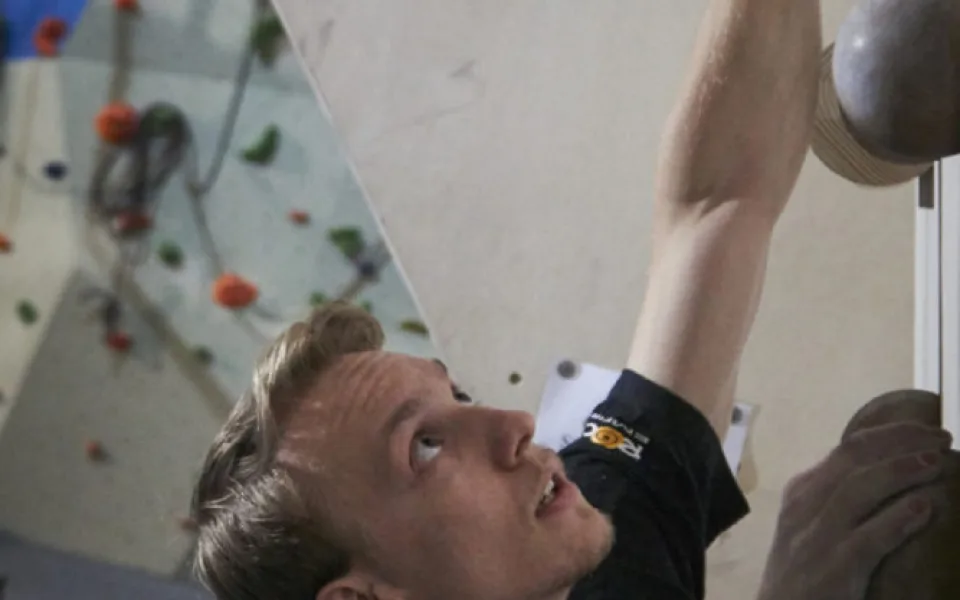 Lezení pro mě není sport, ale životní styl, říká lezecký trenér a pohybový specialista Filip Karban. Svým přístupem pomáhá lidem s pohybem