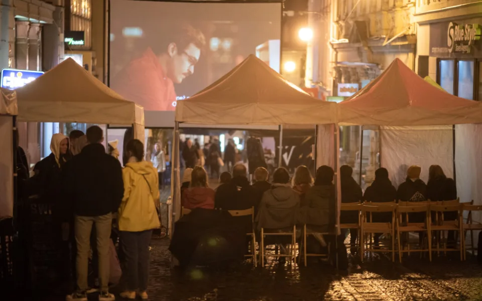 Kino na ulici v Liberci. Festival v Pražské přinese šest snímků i koncerty