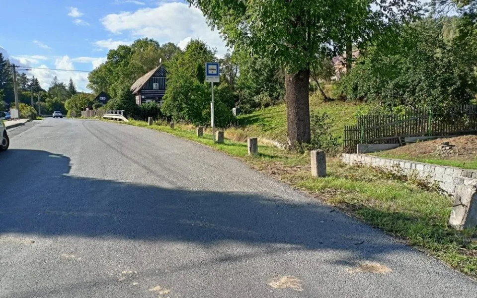 Srážka na Českolipsku. Sedmnáctiletý mladík byl transportován vrtulníkem do nemocnice