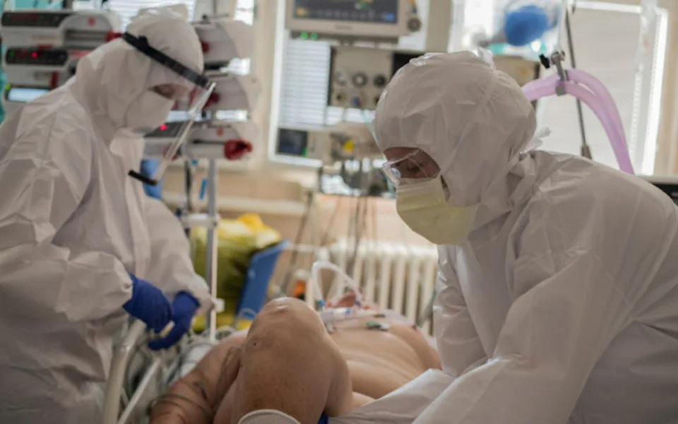 Hospitalizovaných s covidem přibývá. Liberecká nemocnice začala s přípravou přeměny některých oddělení