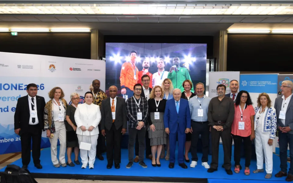 Konference Mental Health se zúčastní i prof. Franco Ascani - prezident FICTS Federation. Na fotce s modrou kravatou