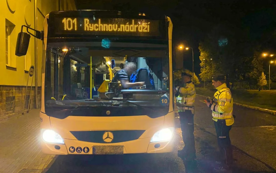 Policisté kontrolovali alkohol u řidičů hromadné dopravy. Žádného hříšníka neodhalili