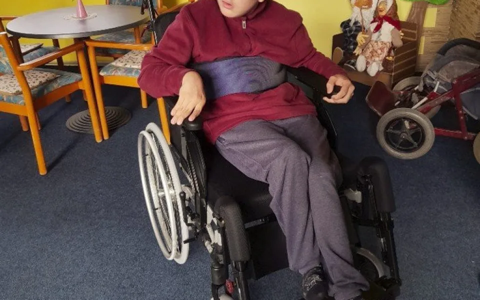 Peníze z veřejné sbírky Libereckého kraje pomohly ukrajinskému chlapci. Dostal invalidní vozík