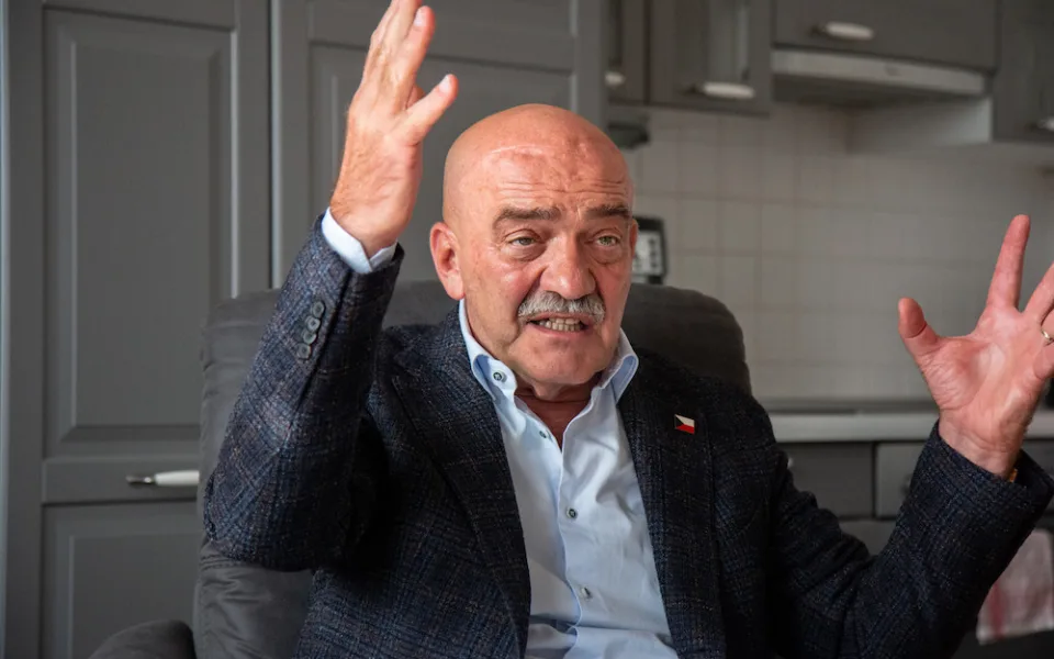 Je potřeba vědět, kdo z Ukrajiny utíká. Naše pomoc se může otočit proti nim, říká prezidentský kandidát Březina