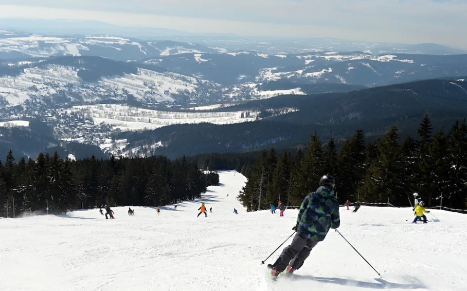 Skiareál v Rokytnici ušetří energie díky modernizaci zasněžování i lanovky. Přesto musí zdražit
