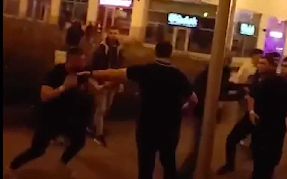 Hromadná bitka v centru Liberce. Policie hledá svědky