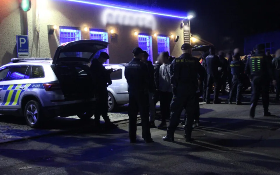 Policisté vyrazili do prodejen, restaurací a klubů. Mladé dívce v Liberci naměřili 1,88 promile